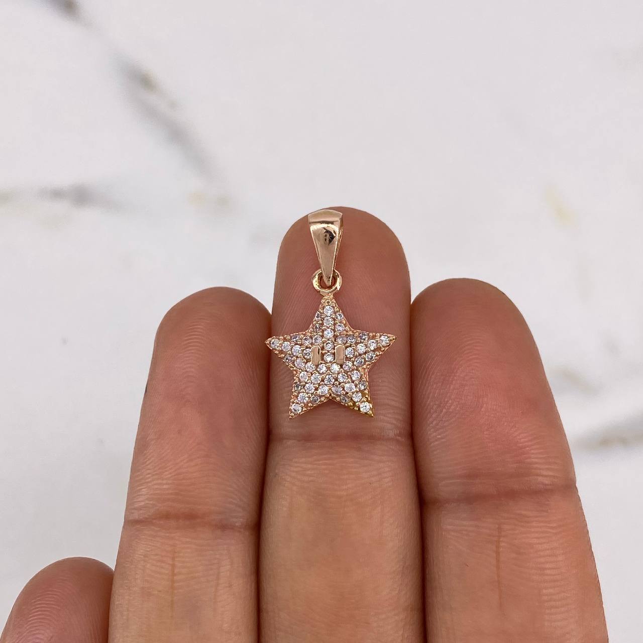 Dije Estrella 1.25gr / 2.2cm / Circones Blancos Oro Rosa $