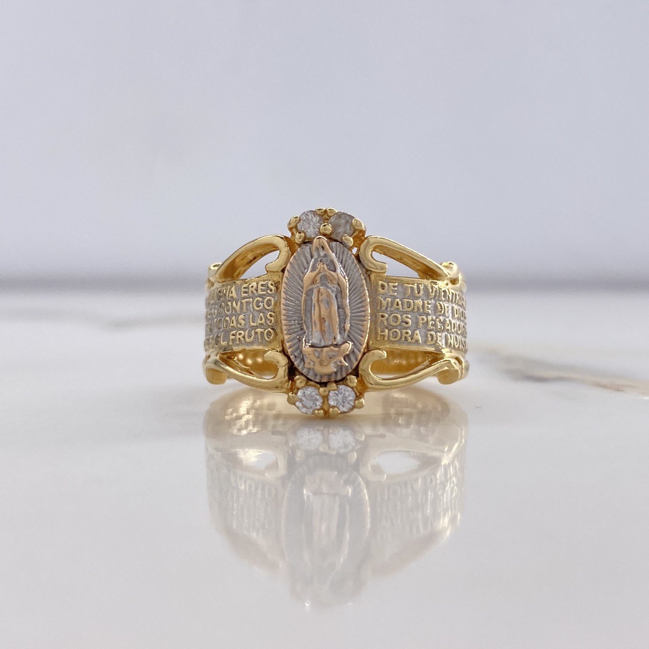 Anillo Virgen Guadalupe 8.75gr / T8 1/4 / Circones Blancos Dos Oros Amarillo Blanco $