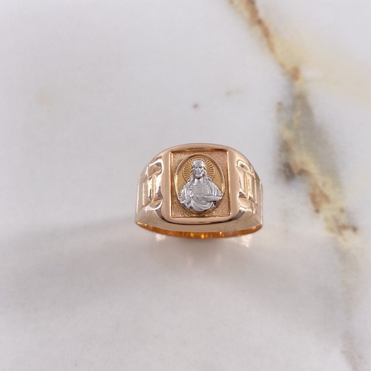 Anillo Sello Jesús 3.45gr / T9 1/4 / Correa Tres Oros $