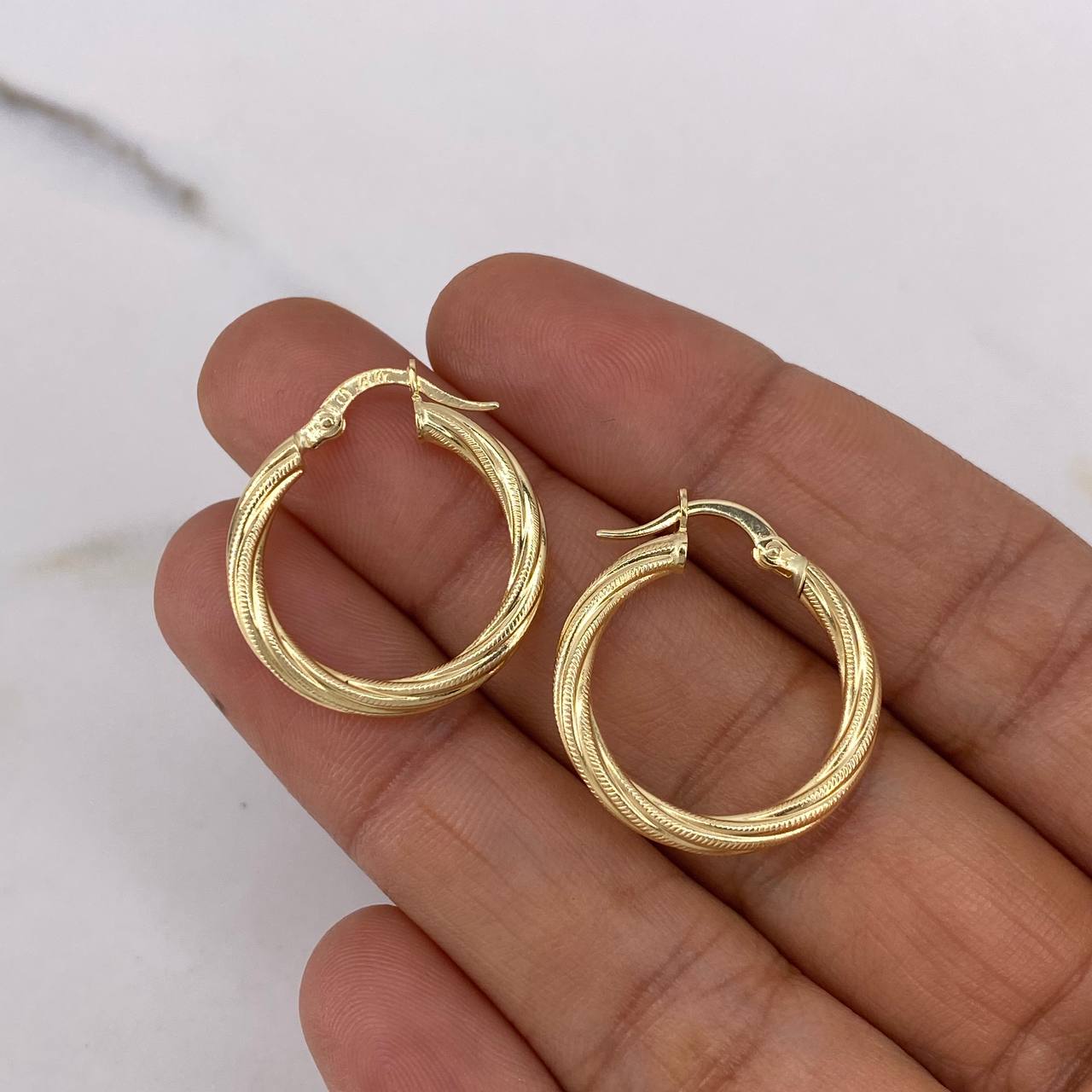 Candongas Lola 2.2gr / 2.5cm / Rayadas Oro Amarillo 18K $