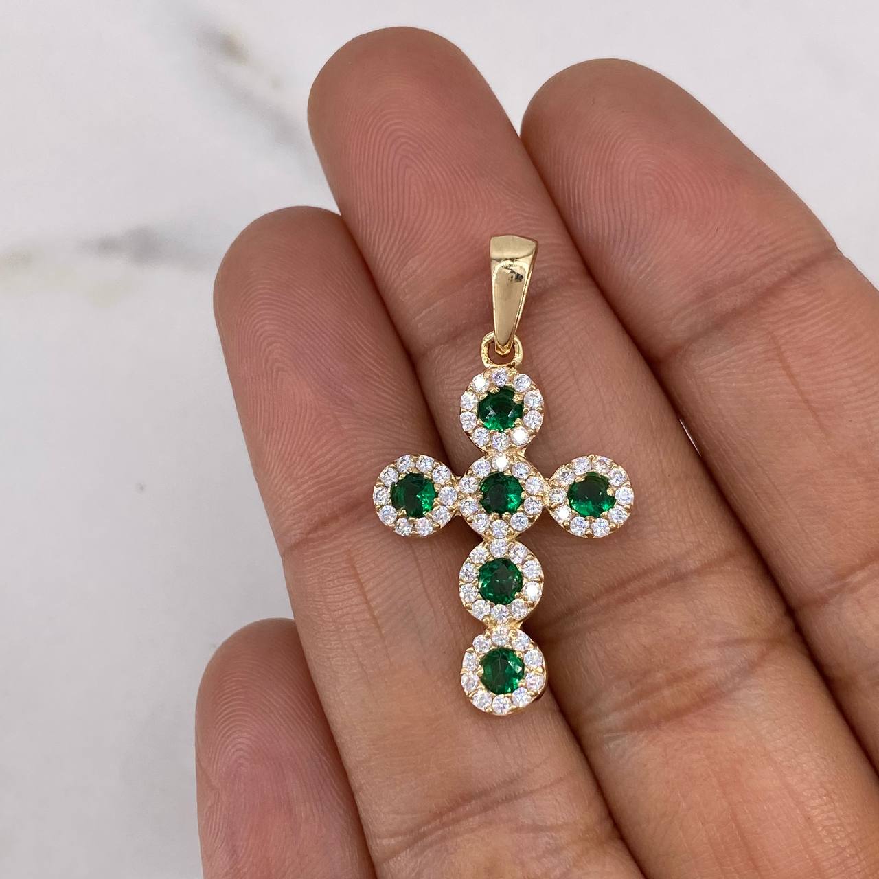 Dije Cruz Tupida 2.5gr / 3.4cm / Circones Blancos Verdes Oro Amarillo 18K $