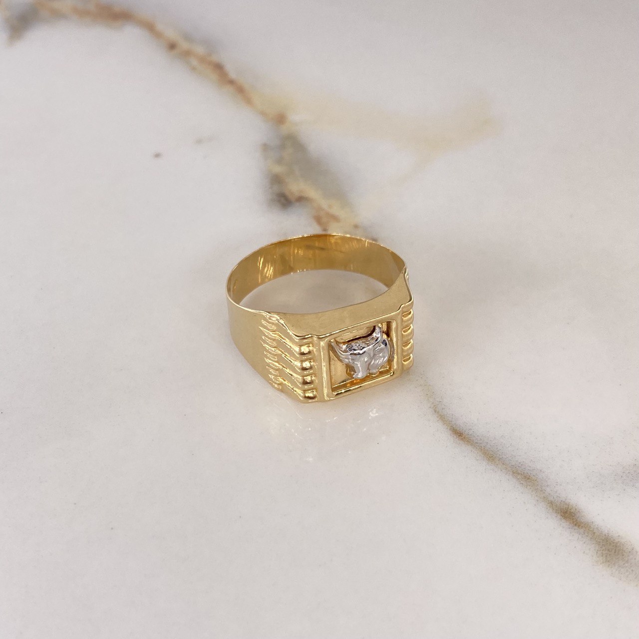 Anillo Sello Toro 3.1gr / T11 / Dos Oros Amarillo Blanco $