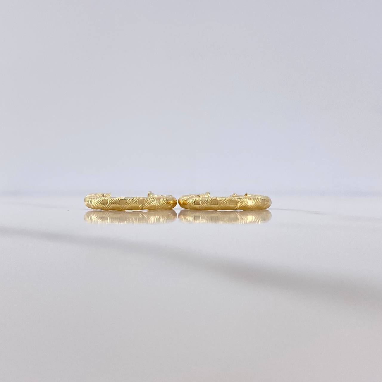 Candongas Sandra 2.05gr / 2.3cm / Diamantado Ajedrez Oro Amarillo 18K $