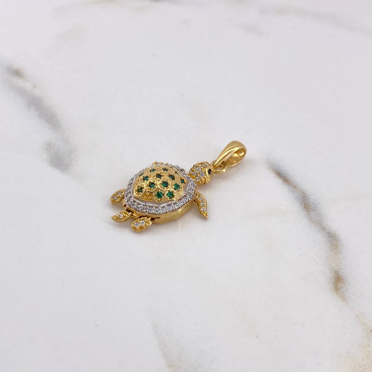 Dije Tortuga Articulada 4.2gr / 3.1cm / Blancos Verdes Negros Dos Oros Amarillo Blanco 18K #