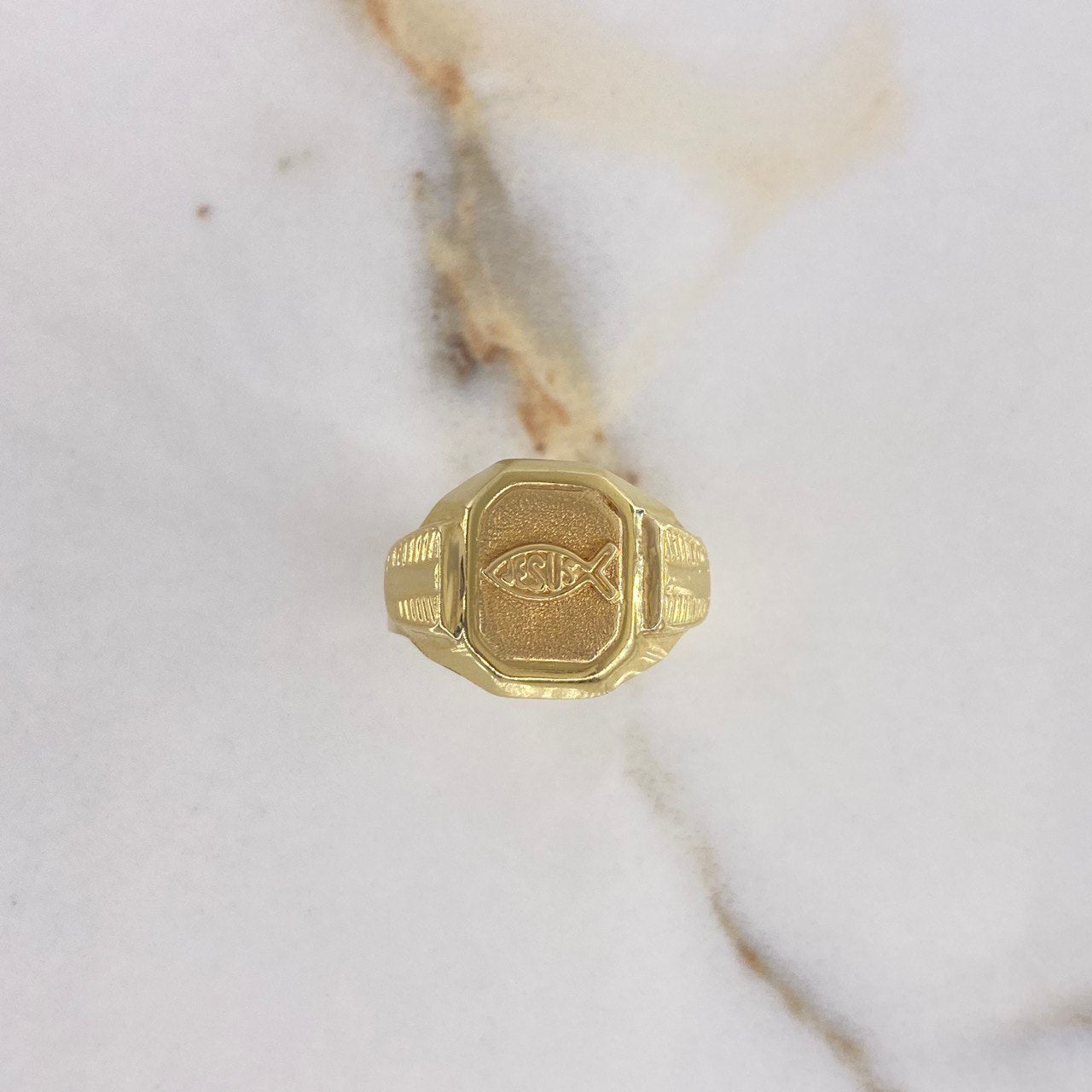 Anillo Sello Pez Jesús 4.2gr / T10 / Punteado Oro Amarillo $