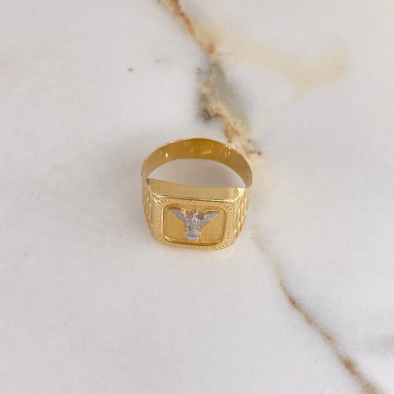 Anillo Sello Aguila 3.55gr / T10 3/4 / Dos Oros Amarillo Blanco $