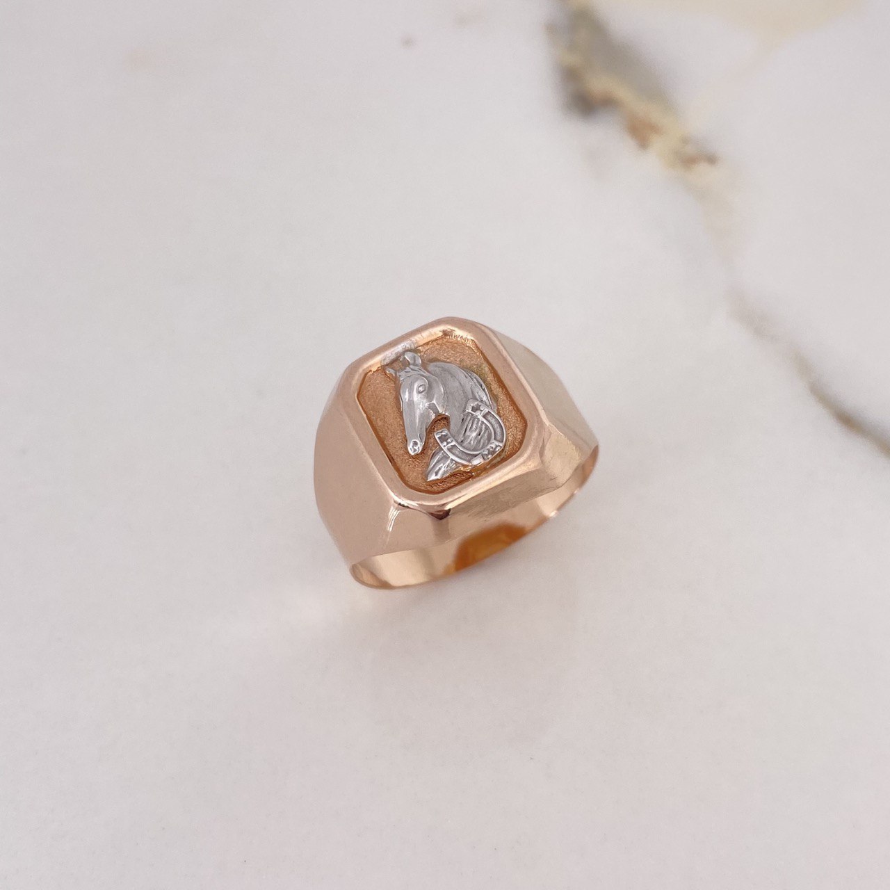 Anillo Sello Caballo 3.7gr / T10 / Dos Oros Blanco Rosa $