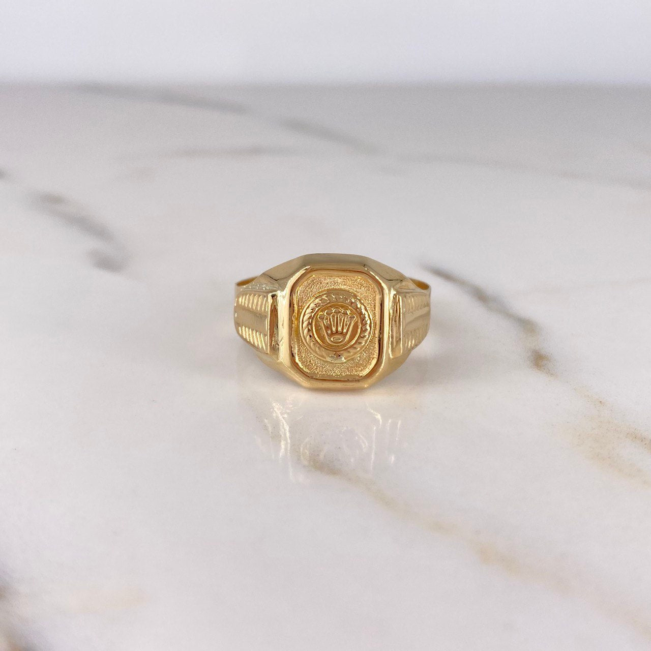 Anillo Sello Corona 3.7gr / T11 1/2 / Oro Amarillo $