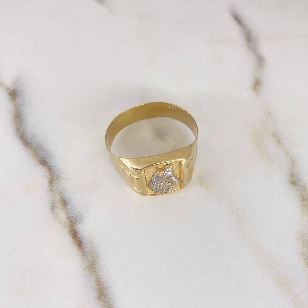 Anillo Sello Caballo 3.45gr / T12 / Dos Oros Amarillo Blanco $