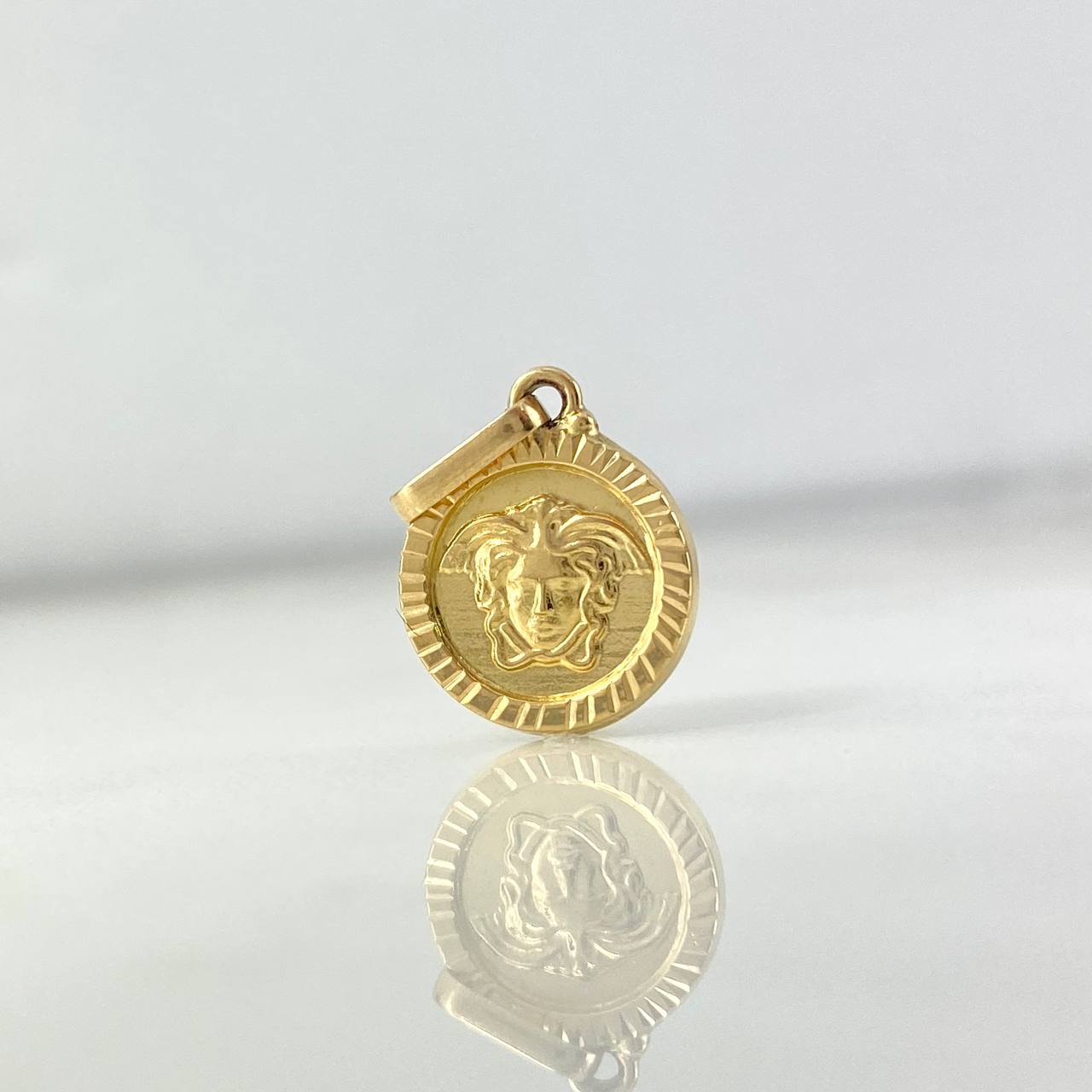 Dije Medalla Medusa 0.95gr / 2cm / Oro Amarillo $