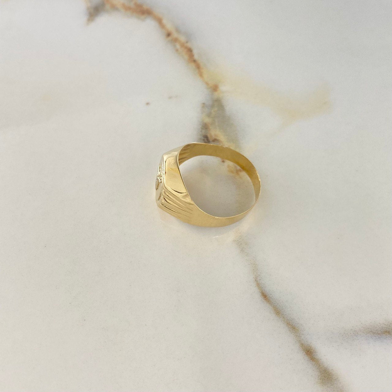 Anillo Sello Cristo 3.25gr / T11 1/2 / Oro Amarillo $