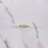 Anillo Solitario Churumbela 2.4gr / T6 1/2 / Circones Blancos Oro Amarillo $