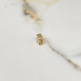 Dije Letra R 0.65gr / 0.7cm / 3D Lisa Oro Amarillo $