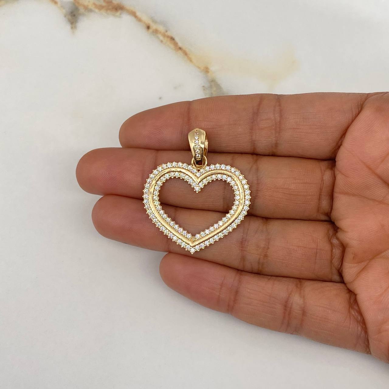 Dije Corazón 6.1gr / 3.8cm / Circones Blancos Oro Amarillo $