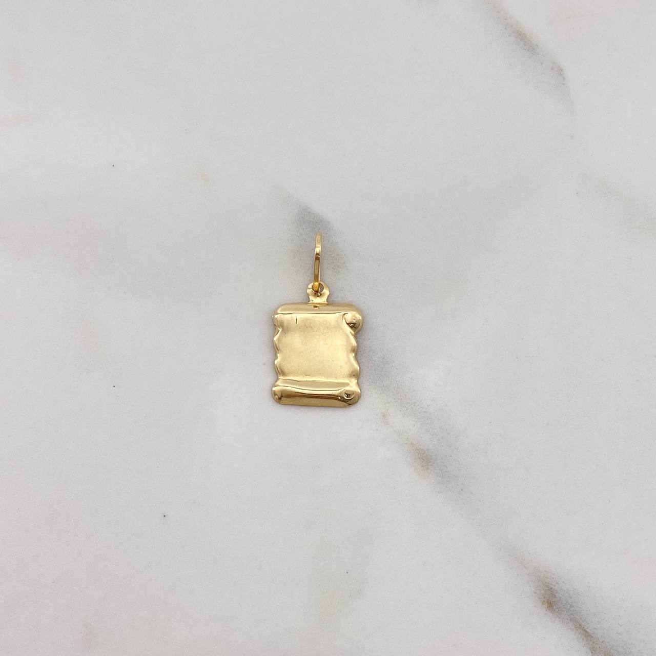 Dije Placa Pergamino 0.7gr / 2.3cm / 10.3mm*10.2mm Liso Oro Amarillo $