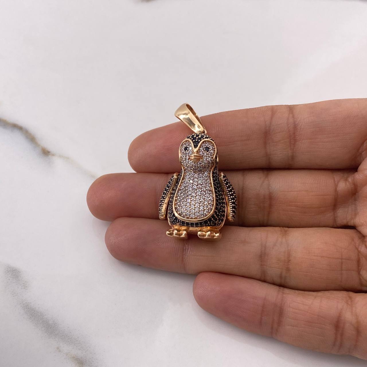 Dije Pingüino Articulado 15gr / 4cm / Circones Blancos Negros Oro Rosa $