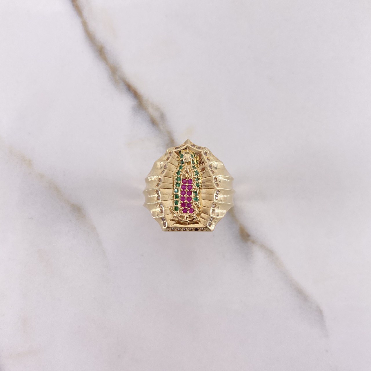 Anillo Virgen Guadalupe Silueta 7.4gr / T6 3/4 / Circones Blancos Verdes Fucsias Oro Amarillo $