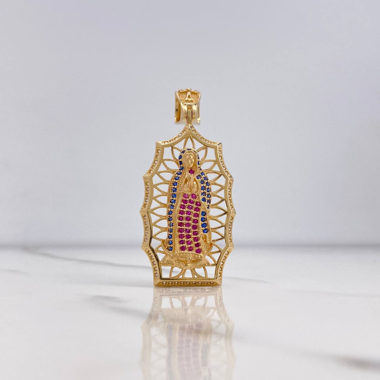 Dije Virgen Guadalupe 7.5gr / 4.7cm / Circones Blancos Azules Fucsias Oro Amarillo $