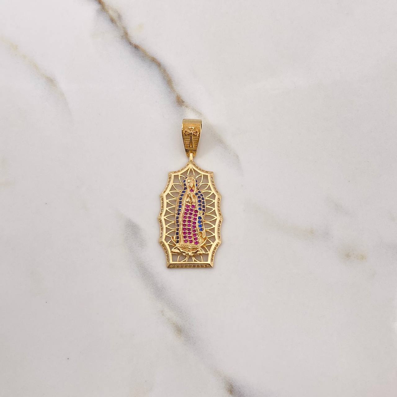 Dije Virgen Guadalupe 7.5gr / 4.7cm / Circones Blancos Azules Fucsias Oro Amarillo $