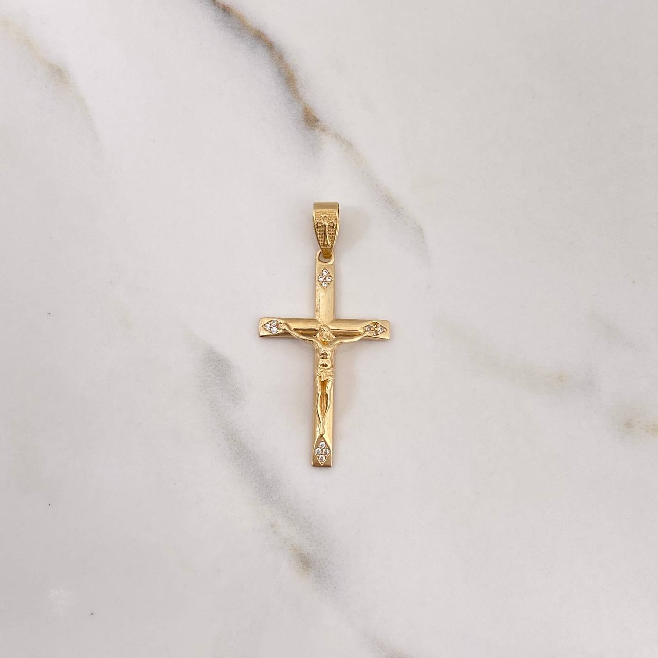 Dije Cruz Cristo 3.9gr / 4.3cm / Circones Blancos Oro Amarillo $