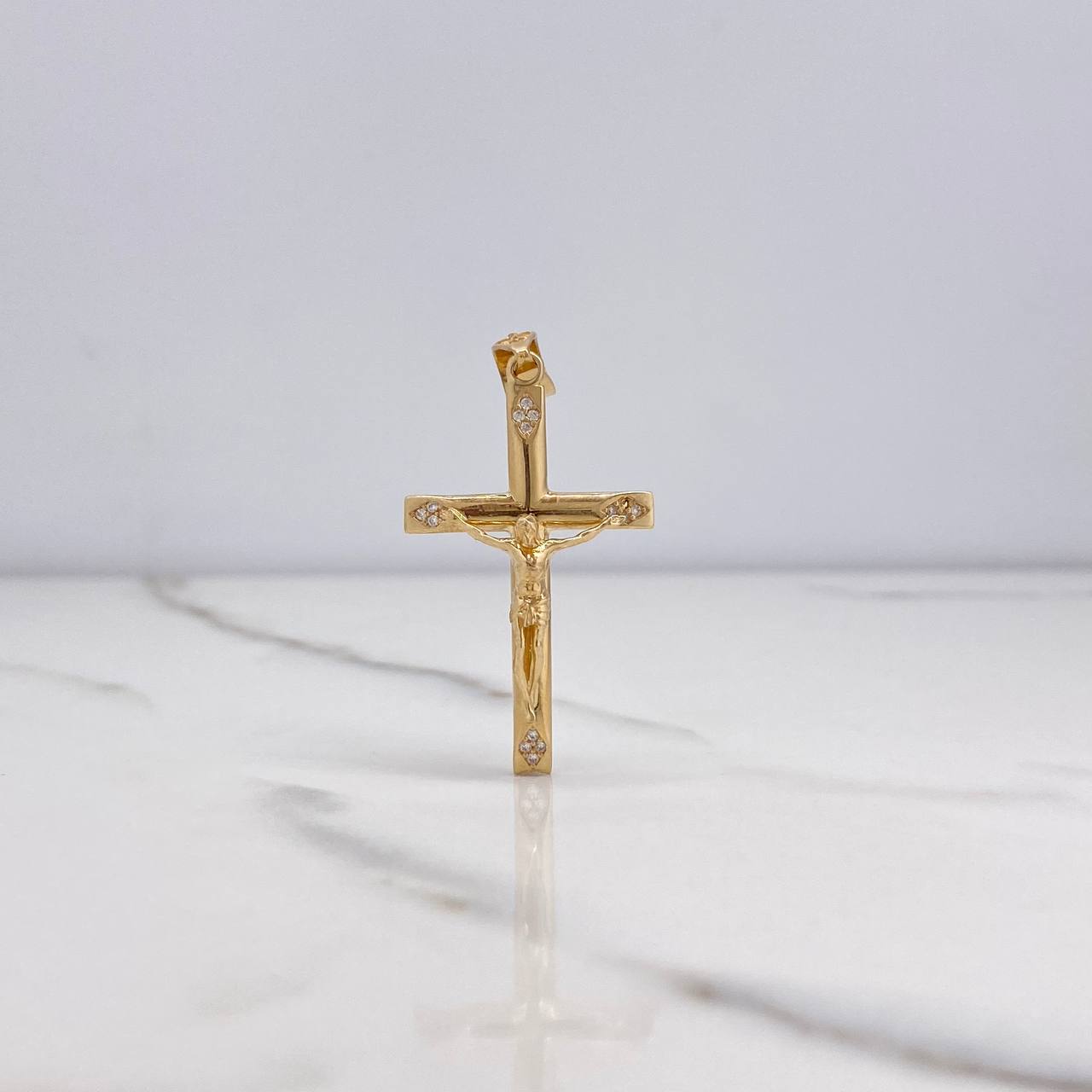 Dije Cruz Cristo 3.9gr / 4.3cm / Circones Blancos Oro Amarillo $