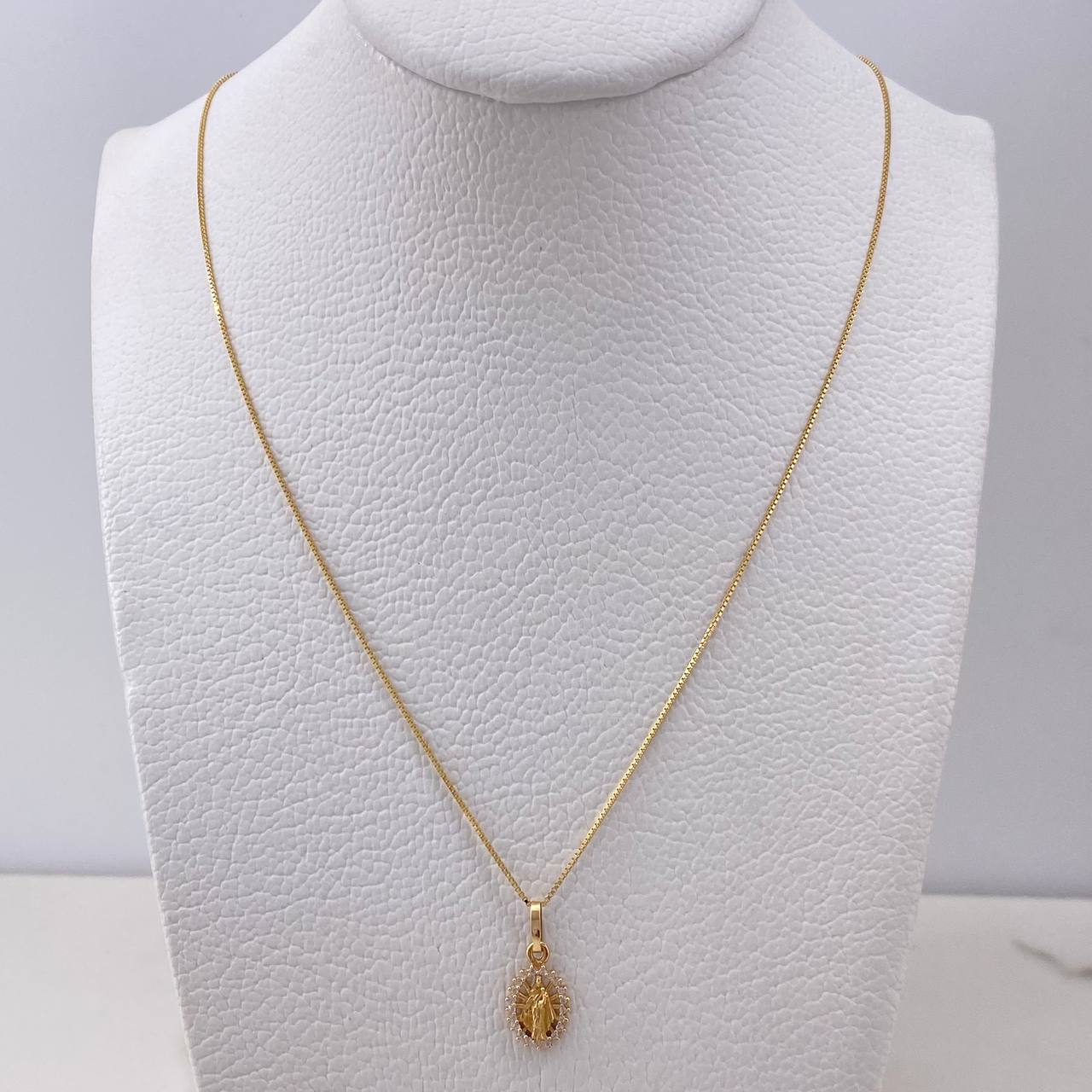 Cadena Veneciana 1.4gr / 50cm + Dije Virgen Del Carmen Circones Blancos 0.6gr / 1.6cm / Oro Amarillo (Oferta) $