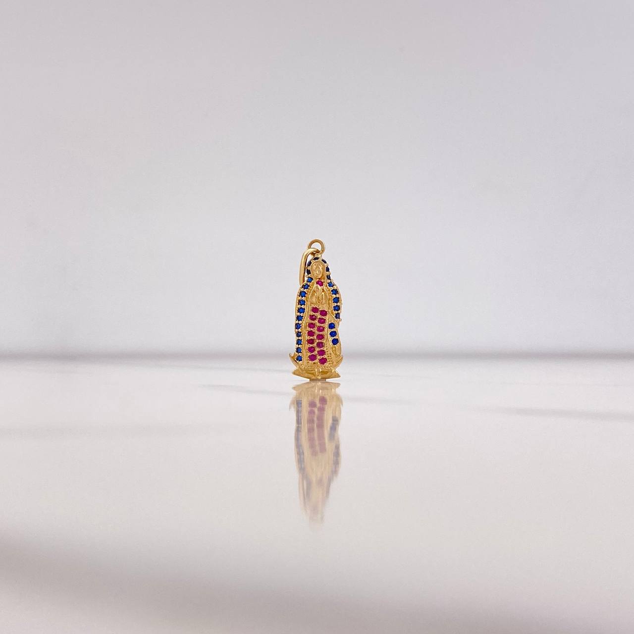 Dije Virgen Guadalupe 1.6gr / 2.7cm / Circones Azules Fucsias Oro Amarillo $