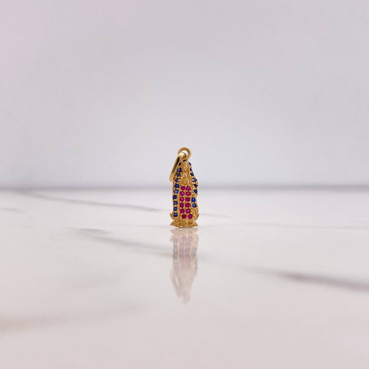 Dije Virgen Guadalupe 1.15gr / 2.3cm / Circones Azules Fucsias Oro Amarillo $