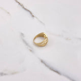 Anillo Rustico Curvas Cruzadas 4.25gr / T7 / Circones Blancos Oro Amarillo $