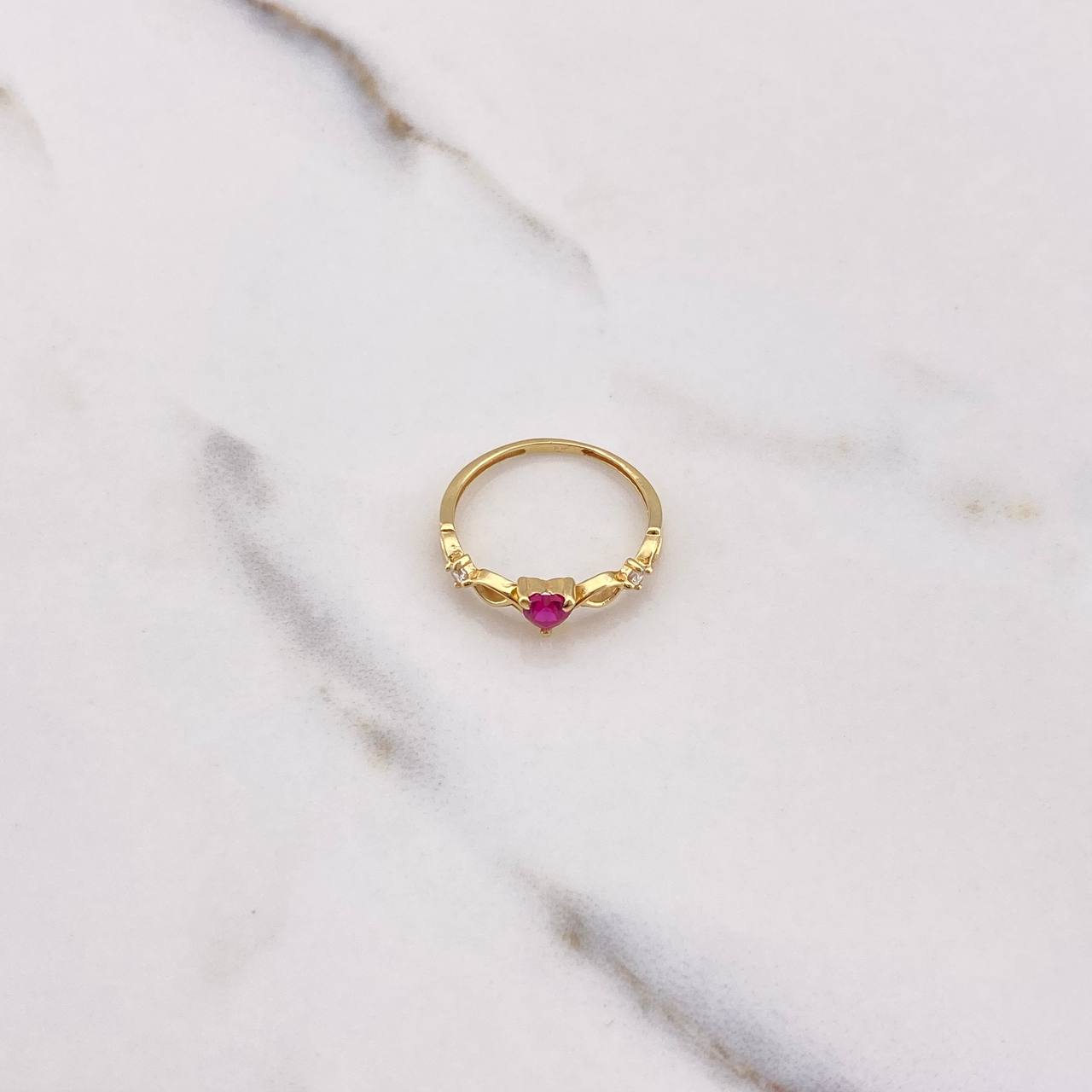 Anillo Corazon 1.65gr / T6 1/2 / Circon Fucsia Blancos Oro Amarillo $