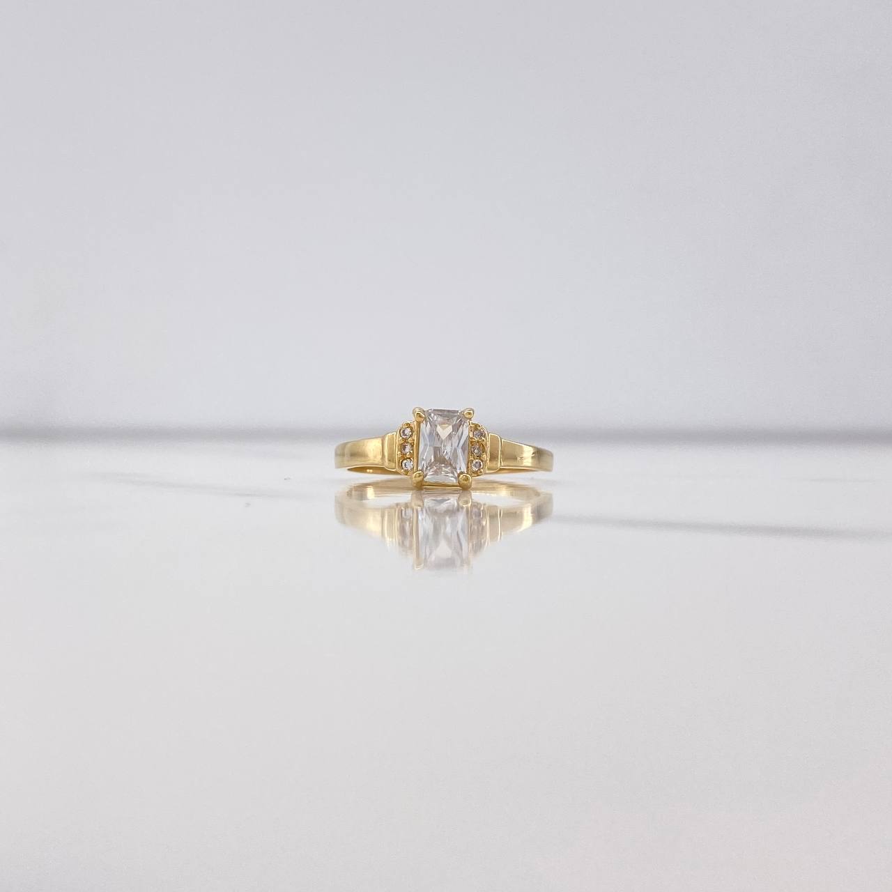 Anillo Solitario Rectangular 2.4gr / T6 3/4 / Circones Blancos Oro Amarillo &