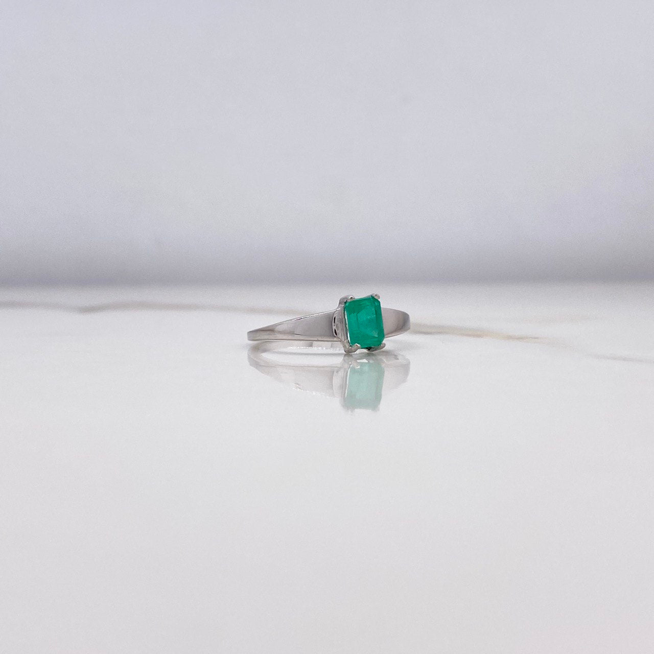 Anillo Solitario Rectangular 2.28gr / T6 1/4 / Esmeralda 0.60 Qts Oro Blanco (Joya) &