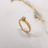 Anillo Solitario Flor 4.13gr / T6 1/4 / Curvo Diamante 0.20 Qts Oro Amarillo (Joya) ©