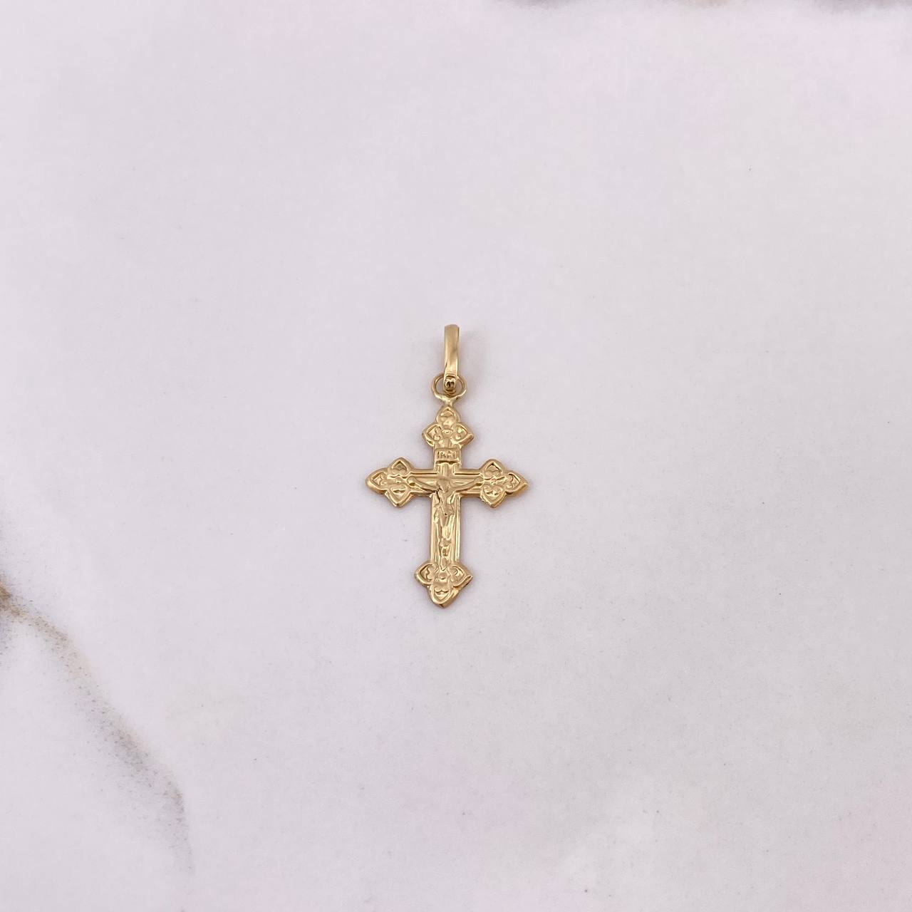 Dije Cruz Cristo Gotica 0.85gr / 3cm / Oro Amarillo $