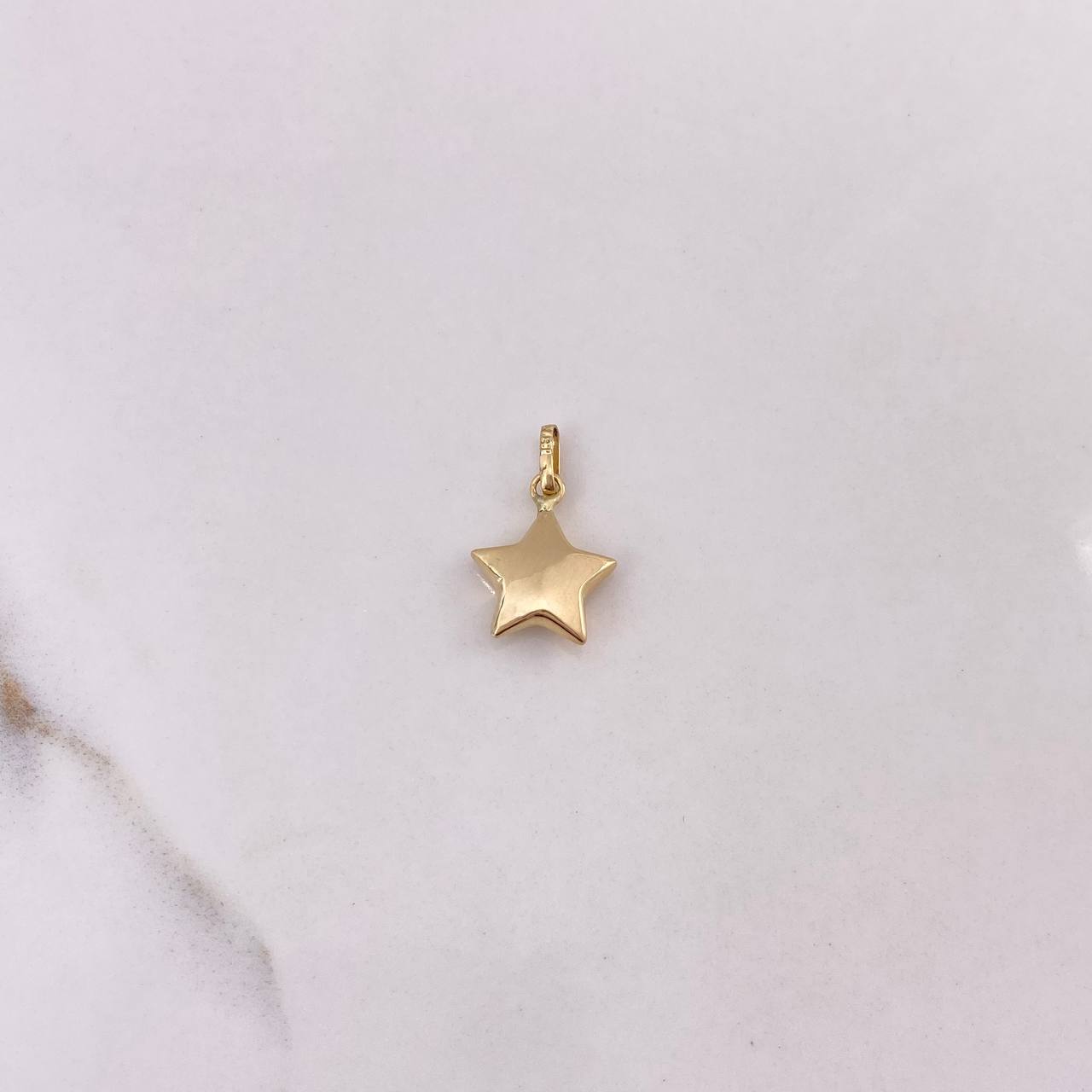 Dije Estrella 0.45gr / 1.9cm / Liso Oro Amarillo $