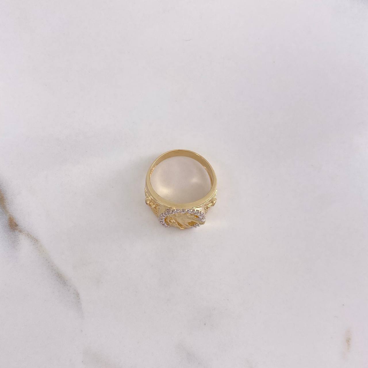 Anillo Herradura Caballo 5.9gr / T7 / Texturizado Circones Blancos Oro Amarillo $