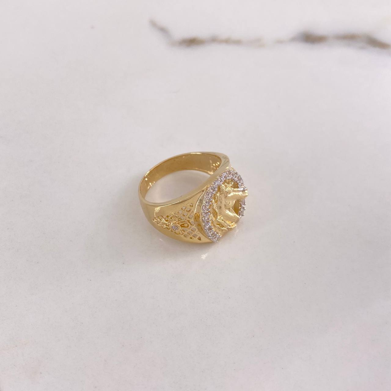 Anillo Herradura Caballo 5.9gr / T7 / Texturizado Circones Blancos Oro Amarillo $