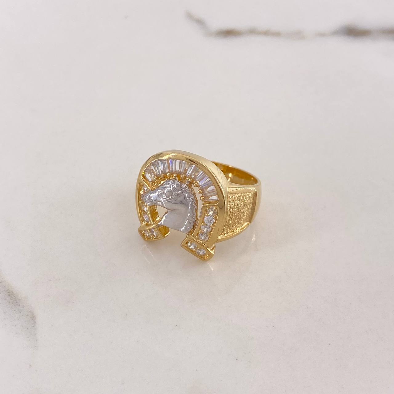 Anillo Herradura Caballo 10.5gr / T10 1/4 / Circones Blancos Dos Oros Amarillo Blanco $