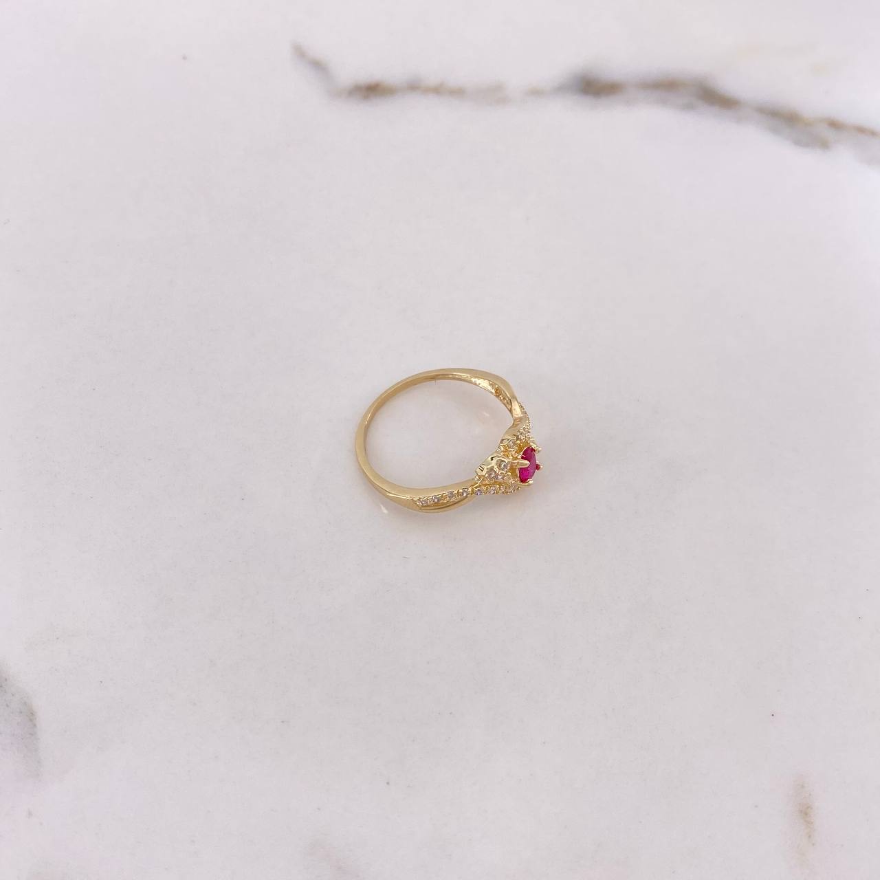 Anillo Ovalo 2.2gr / T7 / Circones Blancos Fucsia Oro Amarillo $