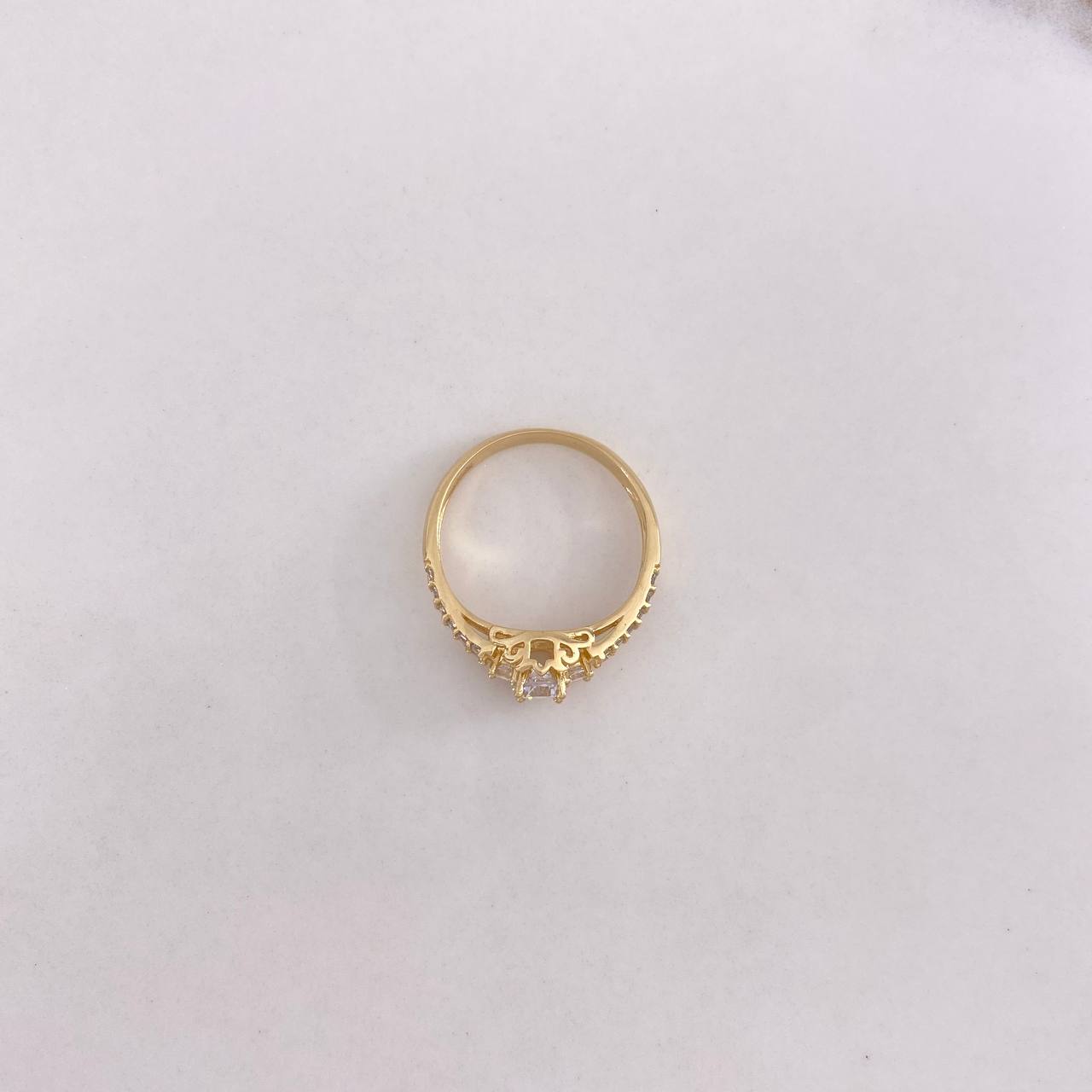 Anillo Solitario Flor 2.75gr / T4 1/4 / Circones Blancos Oro Amarillo $