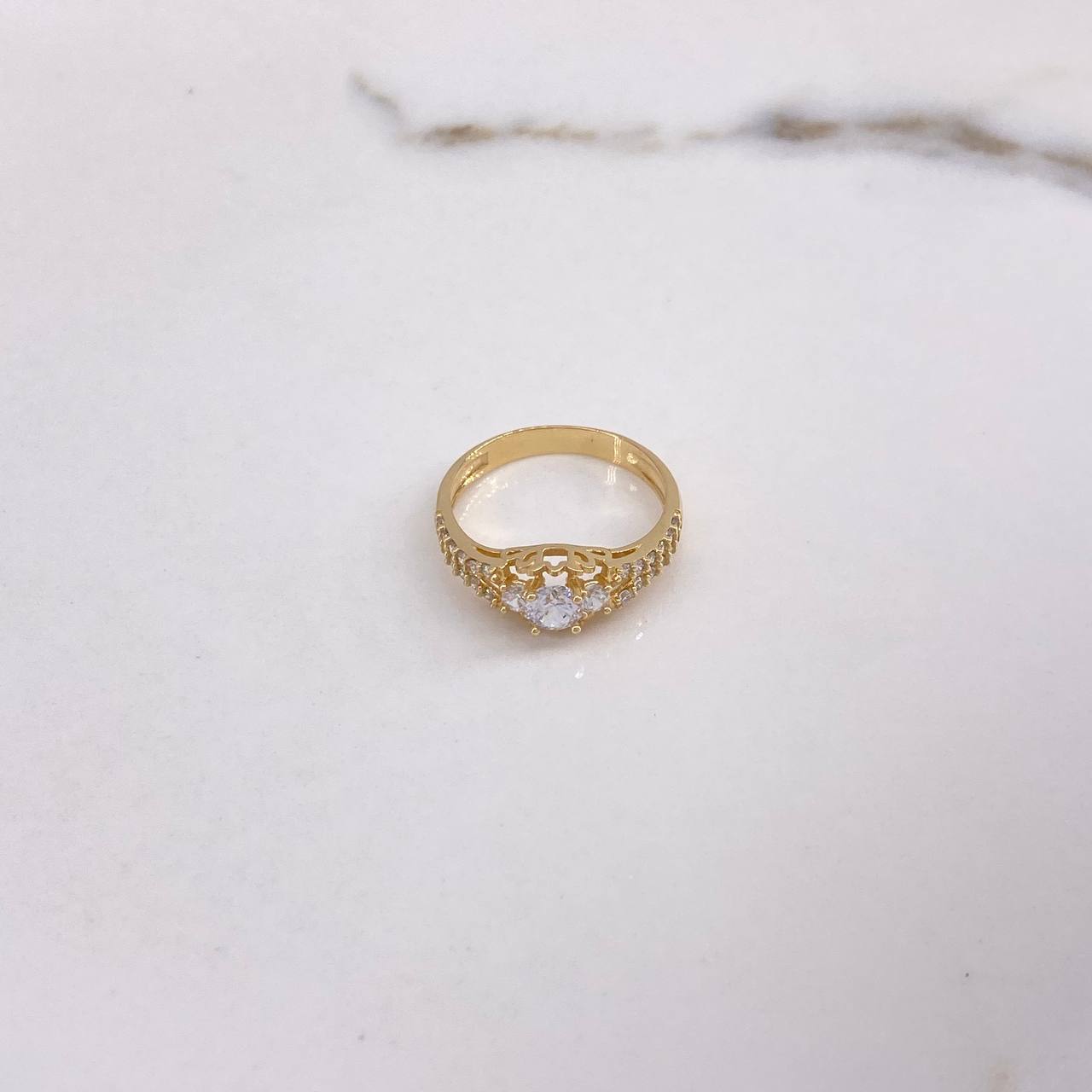 Anillo Solitario Flor 2.9gr / T7 / Circones Blancos Oro Amarillo $