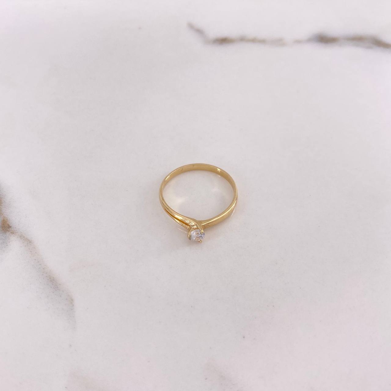 Anillo Solitario Ranura  1.8gr / T7 / Circon Blanco Oro Amarillo $