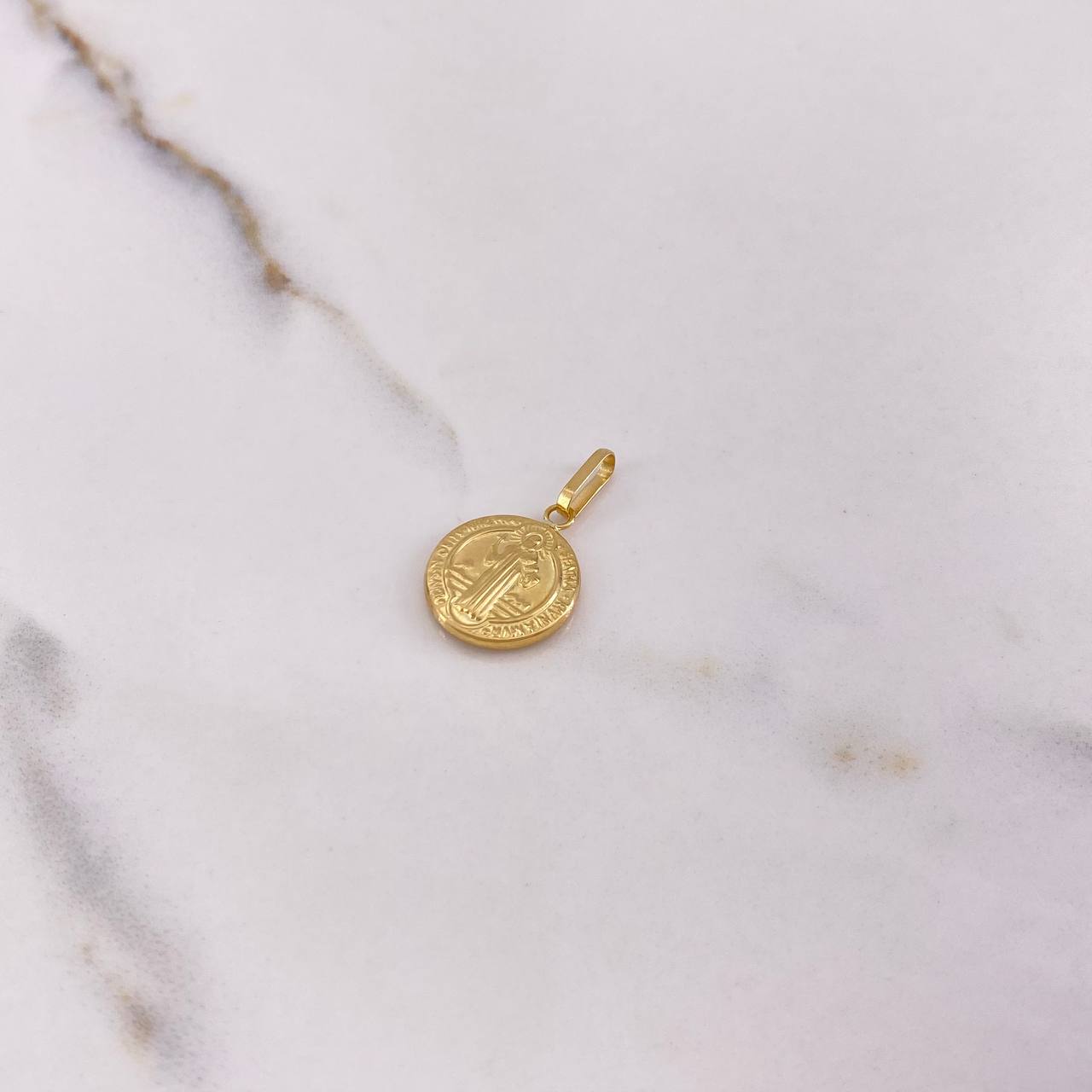 Dije San Benito 0.95gr / 2.3cm / Troquelada Oro Amarillo &