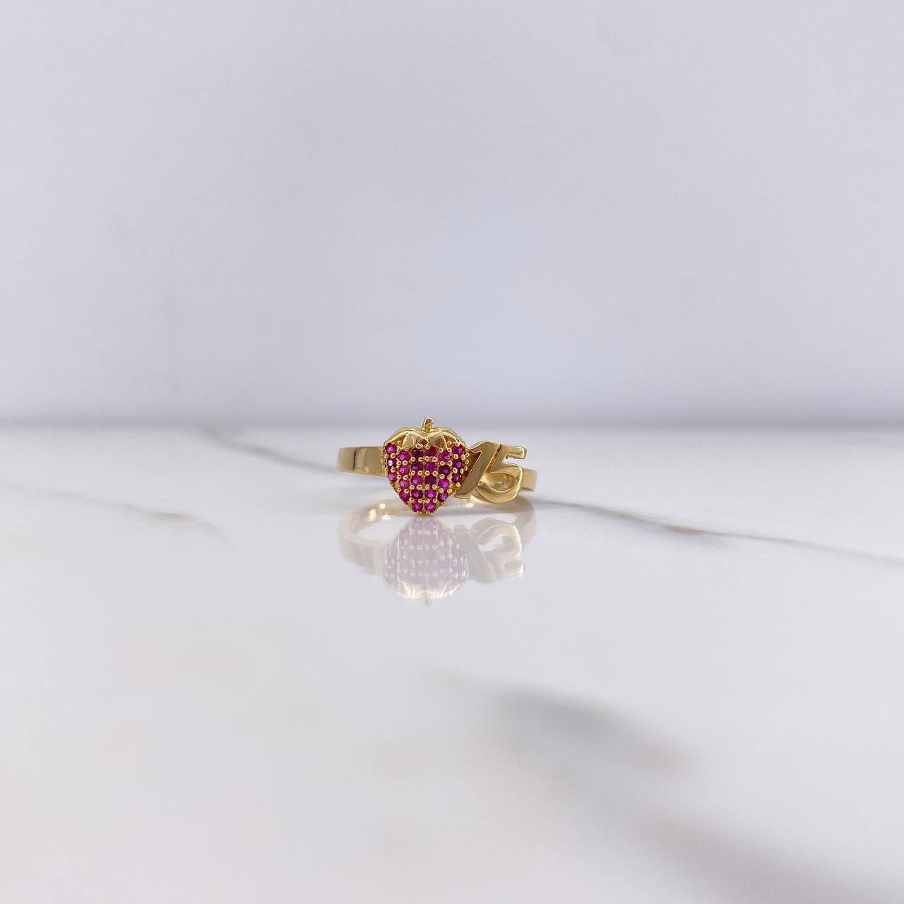 Anillo 15s Fresa  2.4gr / T5 3/4  / Circones Fucsia  Oro Amarillo &