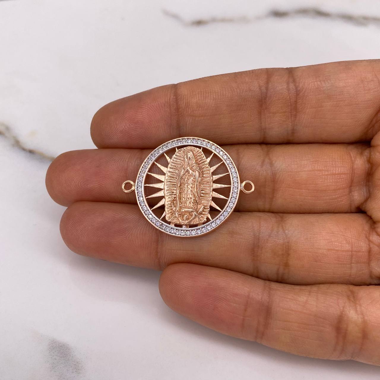 Herraje Virgen Guadalupe 3.95gr / 3cm / Circones Blancos Oro Rosa $