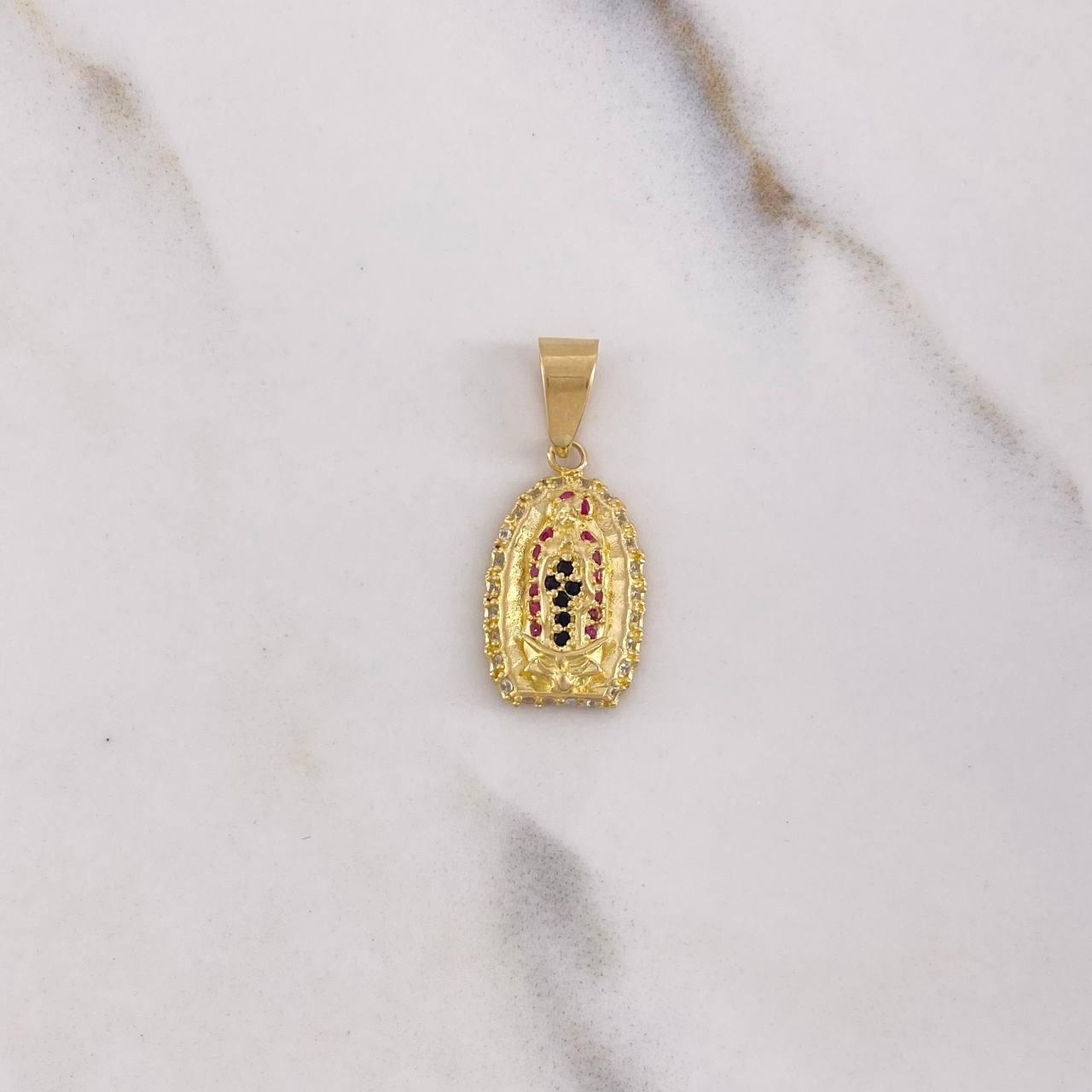 Dije Virgen Guadalupe 1.85gr / 2.2cm / Circones Blancos Fucsias Negros Oro Amarillo $