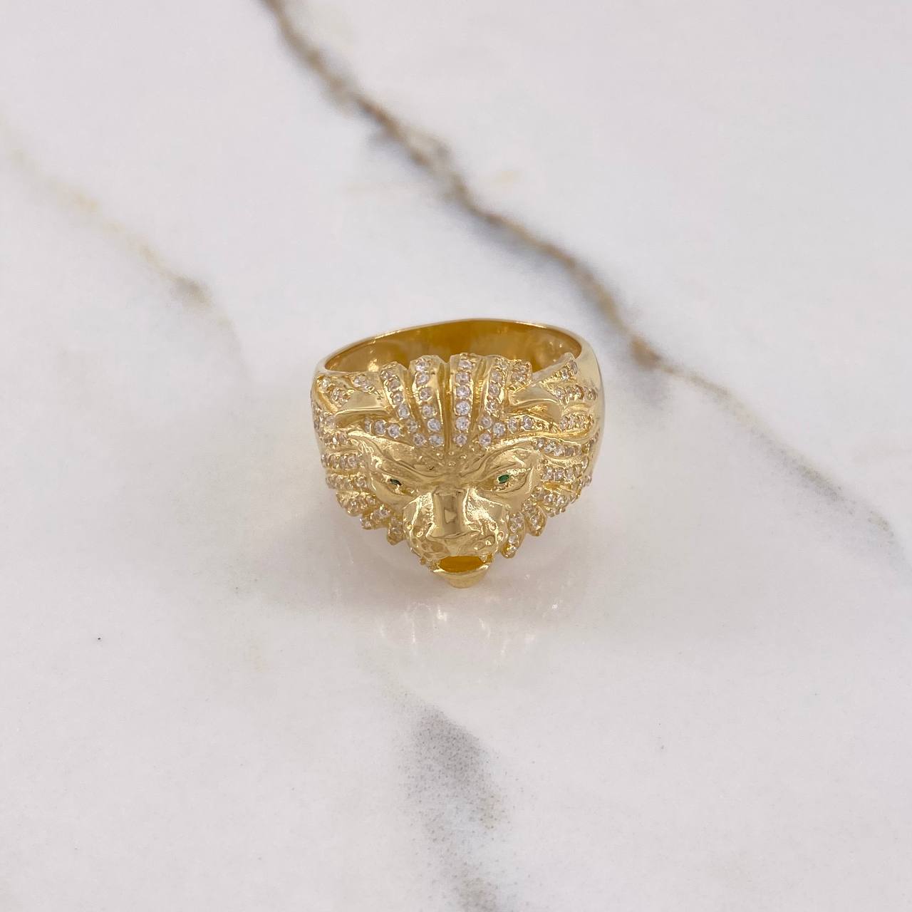 Anillo Leon 11.55gr / T10 1/2 / Circones Blancos Verdes Oro Amarillo $