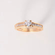 Anillo Solitario Churumbela 3.4gr / T5 1/2 / Circones Blancos Oro Amarillo &