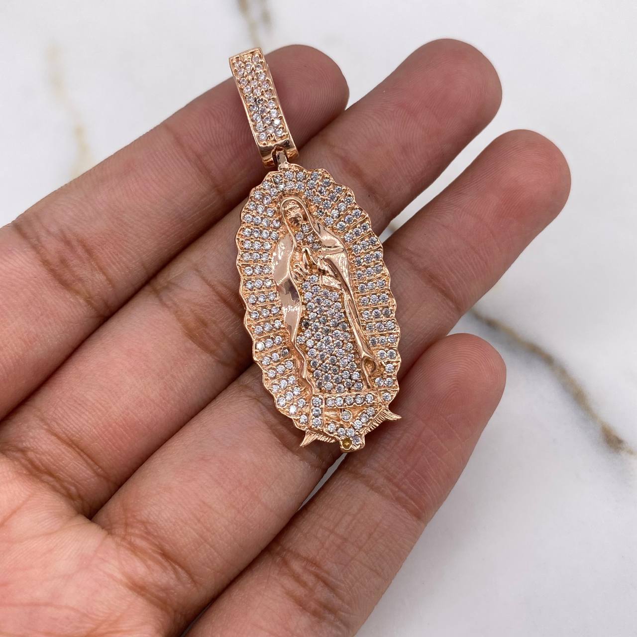 Dije Virgen Guadalupe 9.2gr / 4.7cm / Circones Blancos Oro Rosa