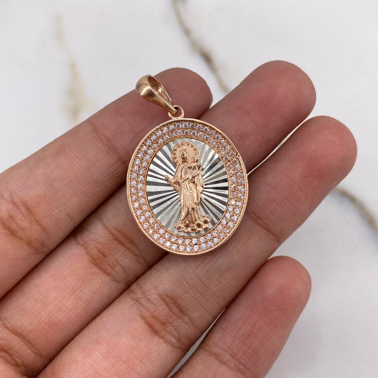 Dije Virgen Auxiliadora 5.2gr / 3.2cm / Circones Blancos Dos Oros Blanco Rosa $